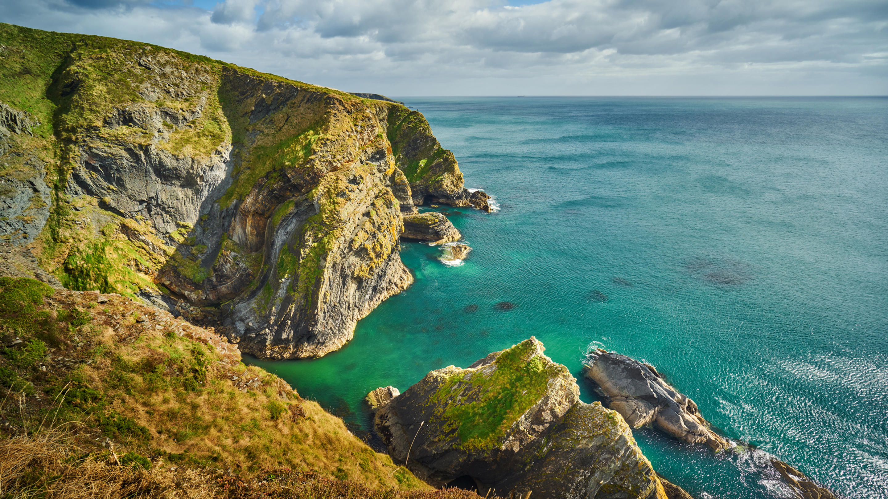Pintoresco paisaje costero en Cork, Irlanda.
